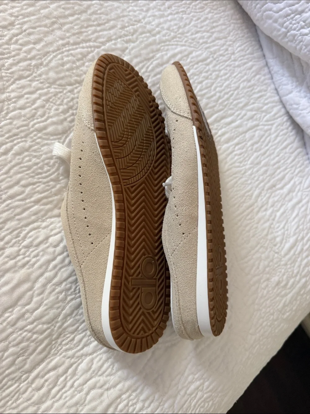 ALO Yoga alo beige